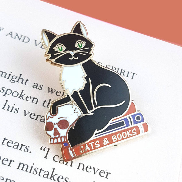 Cats And Books Lapel Pin💚