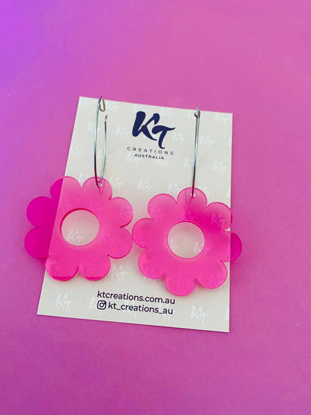 Frosted pink transparent daisy hoop acrylic earrings KTFP 💚
