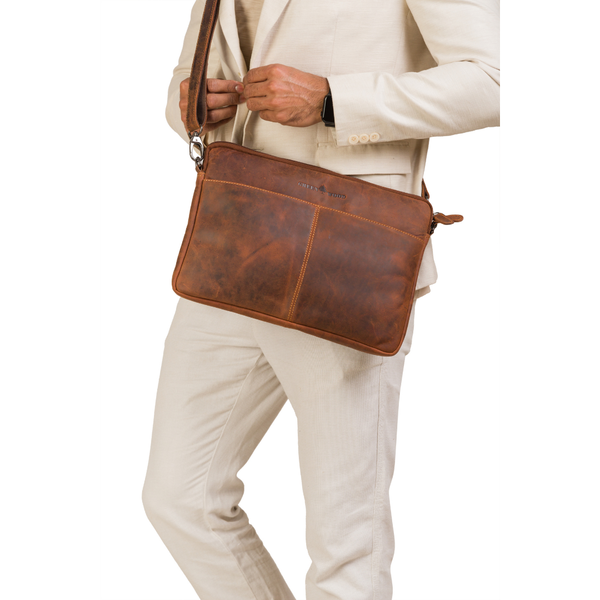 Leather Laptop Sleeve - MacBook Pro/Air 13 / 15 / 16 inch sleeve with Strap - Montreal Sandal LLB