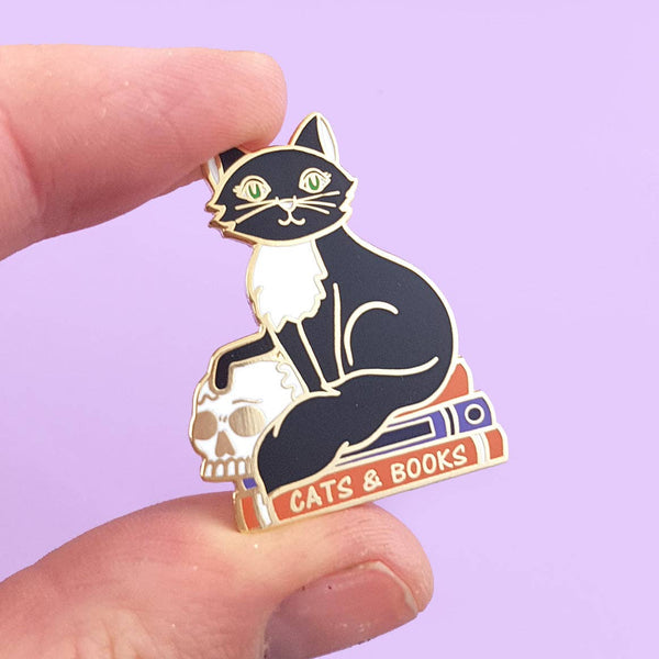 Cats And Books Lapel Pin💚