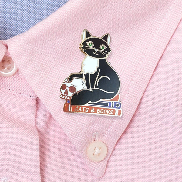 Cats And Books Lapel Pin💚