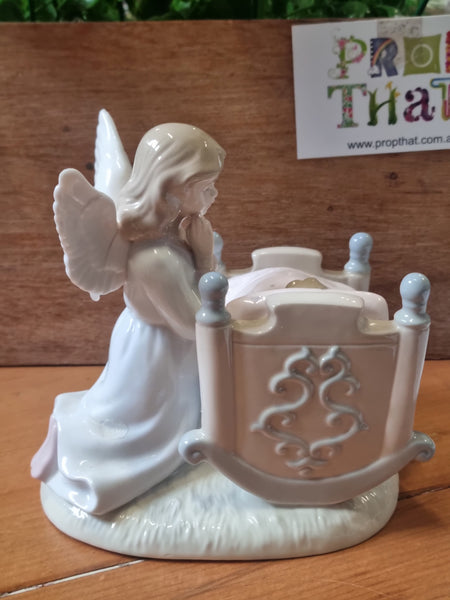 The Leonardo Collection ASSORTED FIGURINES ANGEL BED JJLR (isr) 💚