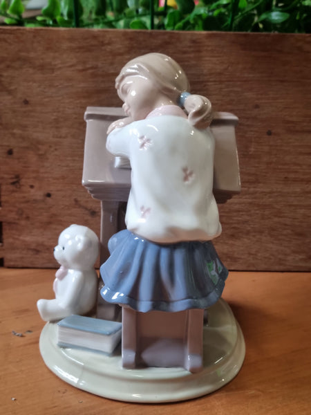 The Leonardo Collection ASSORTED FIGURINES DESK JJLR (isr) 💚