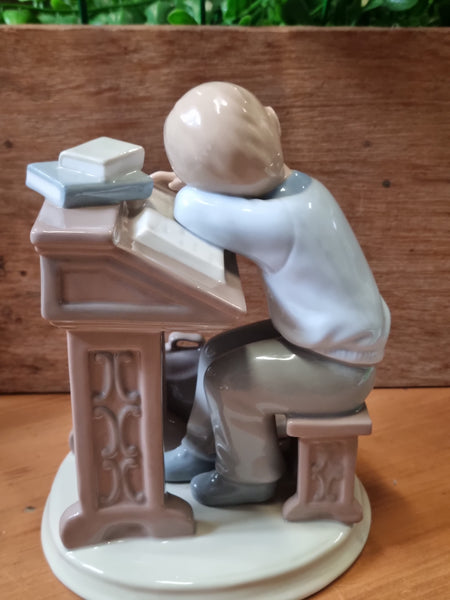 The Leonardo Collection ASSORTED FIGURINES DESK JJLR (isr) 💚
