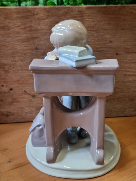 The Leonardo Collection ASSORTED FIGURINES DESK JJLR (isr) 💚