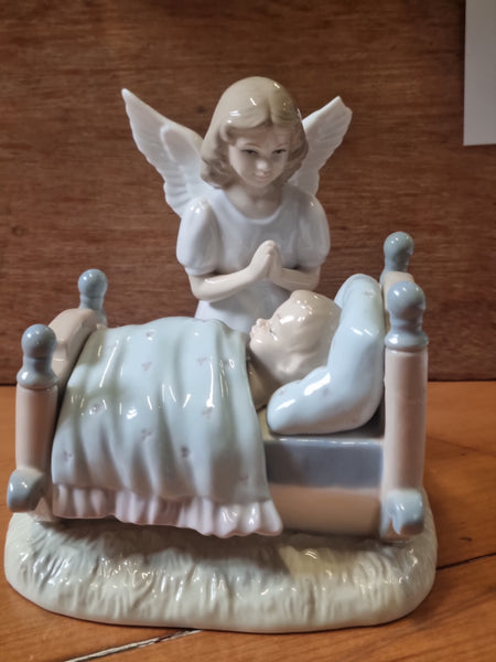 The Leonardo Collection ASSORTED FIGURINES ANGEL BED JJLR (isr) 💚