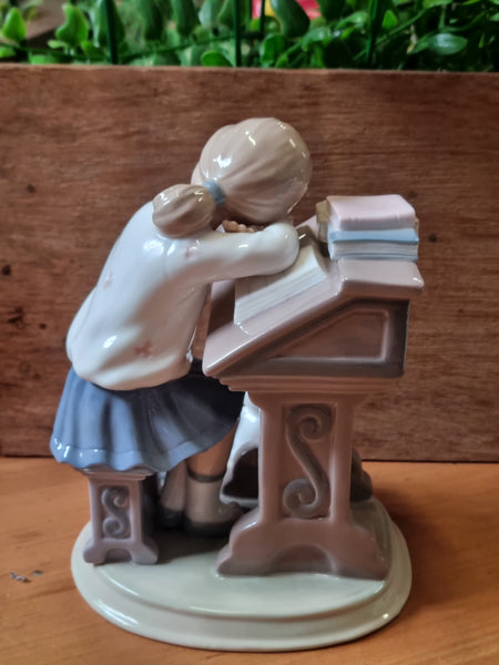The Leonardo Collection ASSORTED FIGURINES DESK JJLR (isr) 💚