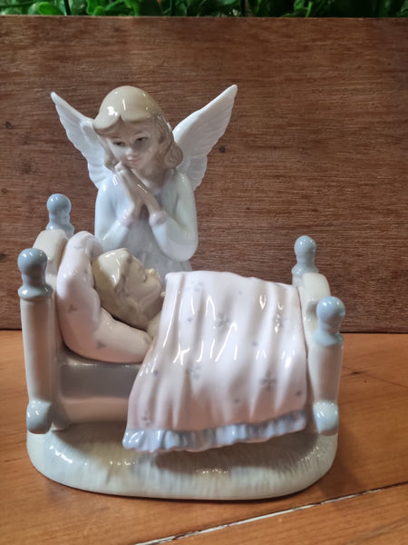The Leonardo Collection ASSORTED FIGURINES ANGEL BED JJLR (isr) 💚