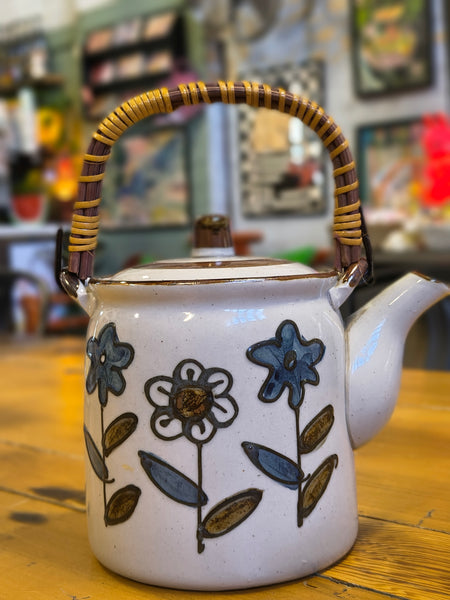 Teapot with Bamboo/wicker handle JVSP