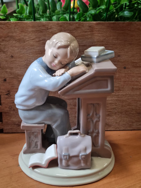 The Leonardo Collection ASSORTED FIGURINES DESK JJLR (isr) 💚