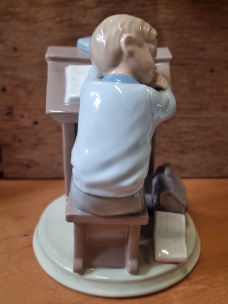 The Leonardo Collection ASSORTED FIGURINES DESK JJLR (isr) 💚